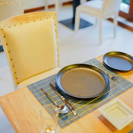 Chariot Square Hotel แคนดี้ ภายนอก รูปภาพ
