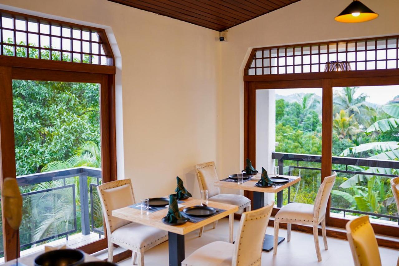 Chariot Square Hotel แคนดี้ ภายนอก รูปภาพ